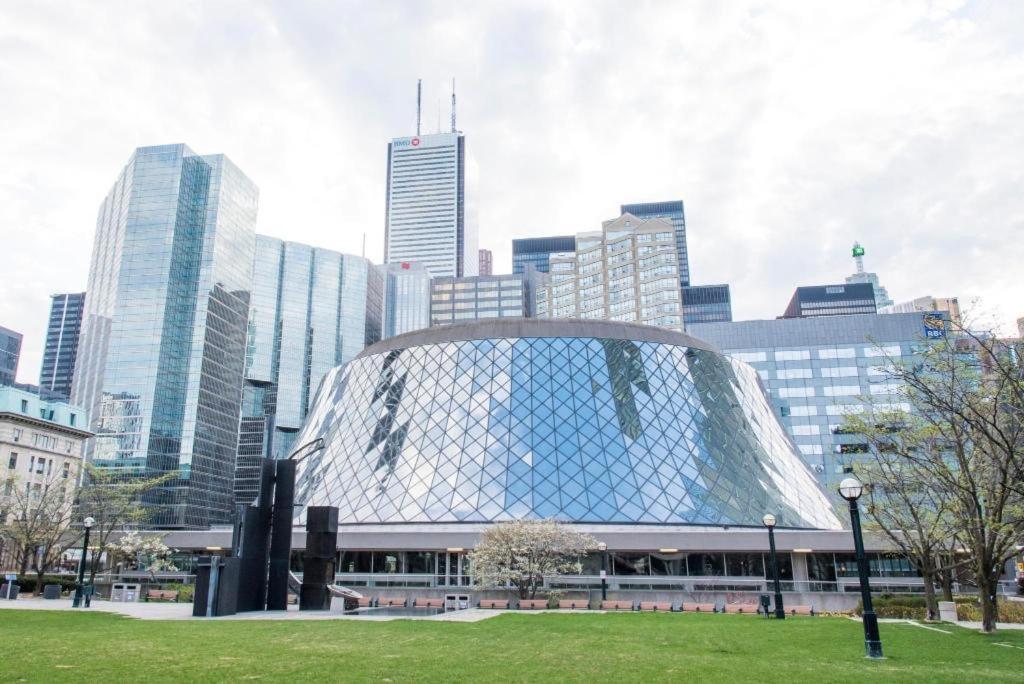 Luxury Condo With Cn Tower View Toronto Exterior photo